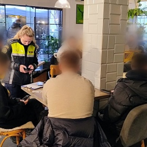 Acțiune comună a poliției pentru prevenirea consumului de tutun în școli