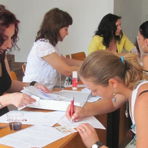 Absolventii din promotia 2024, invitați să se înregistreze pentru a obține ajutoare la angajare