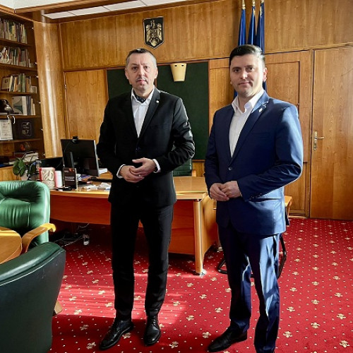 Deputatul Adrian Cozma discută cu ministrul Educației, Daniel David, despre inițiative educaționale