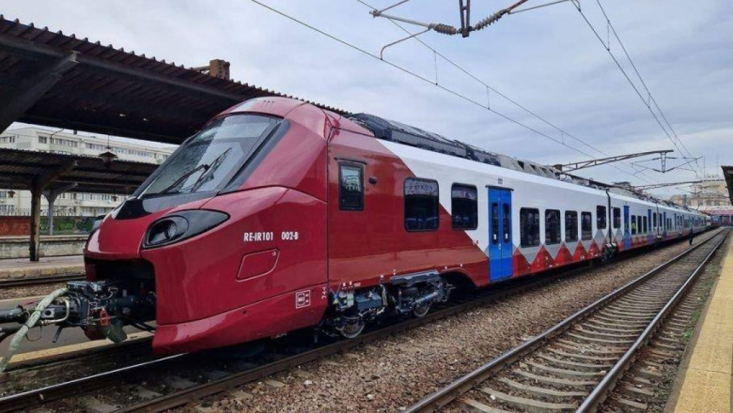 Tren atacat cu pietre pe ruta Brașov - București Nord