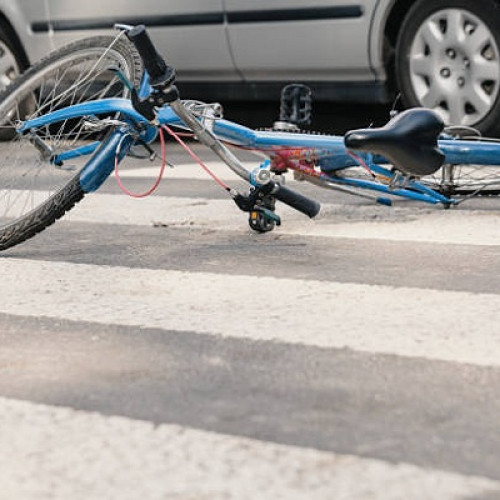 Accident rutier în Satu Mare: o femeie pe bicicletă a fost lovită de un automobil