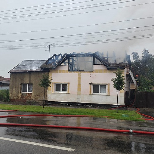 Incendiu la o casă din Carei: Intervenția rapidă a pompierilor