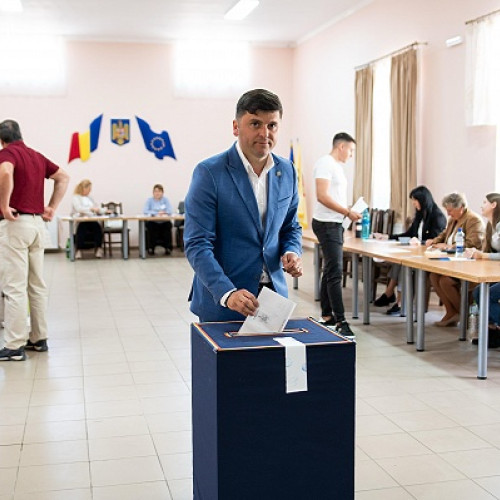 Adrian Cozma, președintele PNL Satu Mare, își exercită dreptul de vot