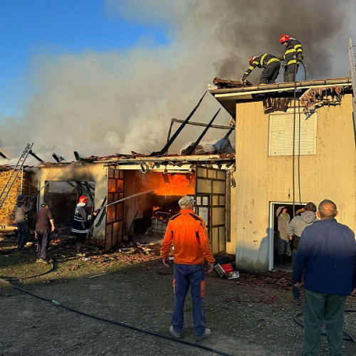 Incendiu la o casă de locuit în localitatea Turt